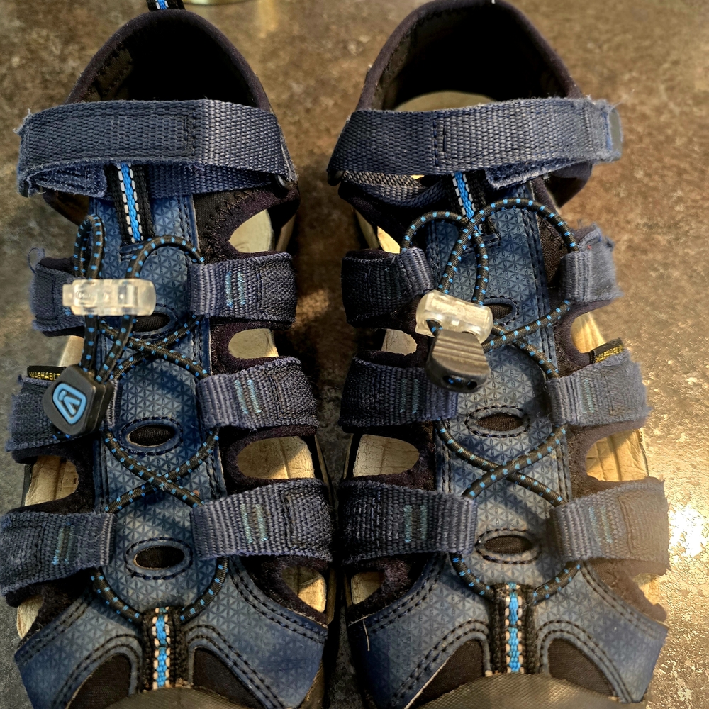 KEEN Youth size 5 Sandals